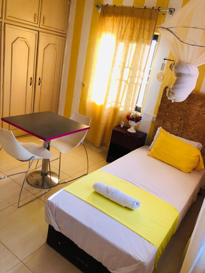 Zunox Guest House Freetown Eksteriør billede