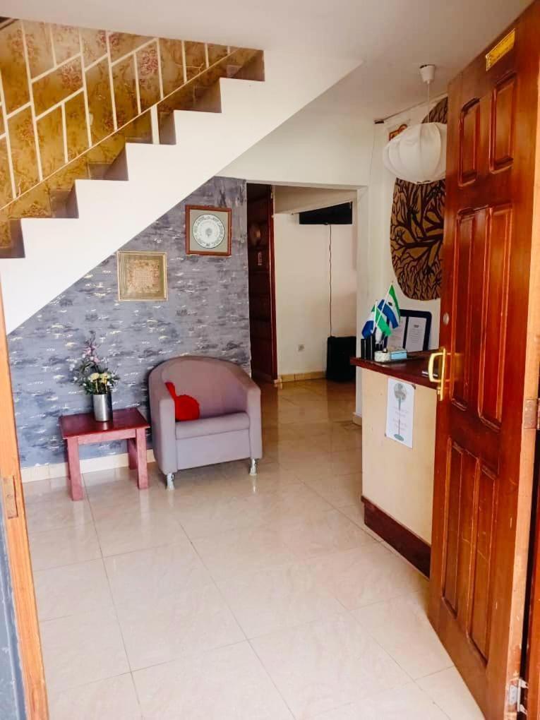 Zunox Guest House Freetown Eksteriør billede